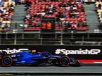 Алекс Элбон за рулём Williams FW45 на трассе в Барселоне