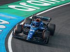 Алекс Элбон за рулём Williams FW45 на пит-лейн на трассе в Зандфорте, фото пресс-службы Williams