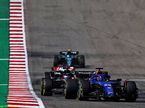 Алекс Элбон за рулём Williams FW45 на трассе в Остине
