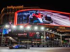 Алекс Элбон за рулём Williams FW45 на трассе в Лас-Вегасе, фото XPB