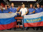Михаил Алёшин и команда празднуют победу