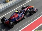 Toro Rosso STR6 на тестах в Барселоне