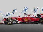 Изображение новой машины Ferrari с автографами её создателей, Маурицио Арривабене и гонщиков команды