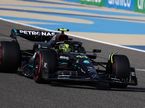 Машина Mercedes W14 в её первой версии на трассе в Бахрейне, фото XPB