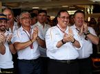 Фернандо Алонсо, Мансур Оджей, бахрейнские акционеры McLaren и Зак Браун