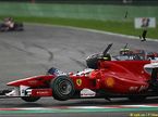Момент столкновения Williams Рубенса Баррикелло c Ferrari Фернандо Алонсо