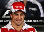 Фернандо Алонсо на пресс-конференции в Абу-Даби в четверг