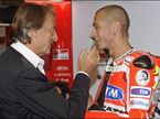 Президент Ferrari Лука ди Монтедземоло и Валентино Росси