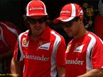 Пилоты Ferrari Фернандо Алонсо и Фелипе Масса в паддоке Гран При Бразилии
