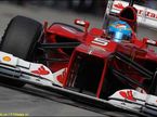 Фернандо Алонсо за рулем Ferrari F2012 на малайзийской трассе