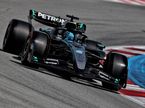 Джордж Расселл за рулём Mercedes W16 на трассе в Барселоне, фото XPB