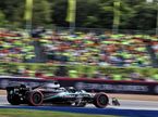 Джордж Расселл за рулём Mercedes W16 на трассе в Сильверстоуне, фото XPB
