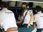 Бернадетт Коллинз (в центре) – главный стратег Aston Martin F1