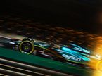 Фернандо Алонсо за рулём AMR23 на трассе в Бахрейне, фото Aston Martin