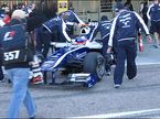 Williams FW32 покидает боксы