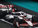Эстебан Окон за рулём машины Haas VF-25, фото пресс-службы команды