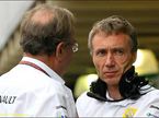 Боб Белл (слева) и управляющий директор Renault F1 Жан-Франсуа Кобе