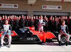 Marussia F1 Team - групповое фото в Остине