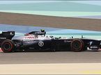 Валттери Боттас за рулем Williams FW35 на трассе в Бахрейне
