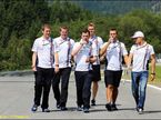 Валттери Боттас с командой на прогулке по Red Bull Ring