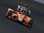 Фернандо Алонсо за рулем машины IndyCar в Индианаполисе