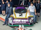 Ричард Дин, Зак Браун и их команда у Jaguar XJR-9, фото из социальных сетей