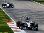 Борьба пилотов Mercedes в Монце