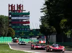 Экипаж Toyota сдерживает натиск Ferrari на трассе в Имоле, фото пресс-службы Toyota Racing