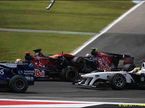 Столкновение гонщиков Toro Rosso в шпильке на 1-м круге Гран При Германии