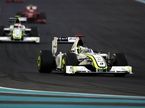 Машины Brawn GP на трассе в Абу-Даби, 2009 год, фото XPB