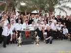 Команда Brawn GP празднует победу в Гран При Бахрейна