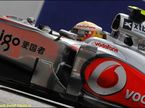 Льюис Хэмилтон за рулем McLaren MP4-25