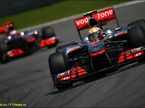 Пилоты McLaren на трассе Гран При Бразилии 2010 года