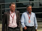 Чейз Кэри, исполнительный директор Формулы 1 (справа) и Шон Братчес, коммерческий директор Формулы 1