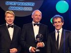 Мика Хаккинен, Рон Деннис (в центре) и Ален Прост на церемонии Sport Industry Awards