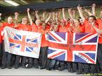 В McLaren празднуют победу Льюиса Хэмилтона