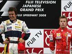 Кими Райкконен (справа) и Фернандо Алонсо на подиуме после Гран При Японии 2008 г.