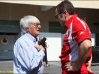 Руководитель Ferrari Стефано Доменикали беседует с главой FOM Берни Экклстоуном