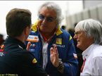 Берни Экклстоун (справа), глава Renault F1 Флавио Бриаторе (в центре) и глава Red Bull Кристиан Хорнер
