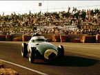 Стирлинг Мосс за рулем Vanwall на пути к победе в Гран При Марокко, 1958 год