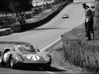 Экипаж Йохена Риндта и Мастена Грегори на трассе в Ле-Мане в 1965 году