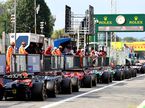 Трафик в Монце на выезде с пит-лейн