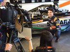 Серхио Перес на съёмочном дне команды в Сильверстоуне
