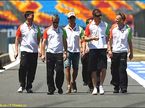 Гонщики и сотрудники Force India в Стамбуле