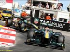 Пилоты Team Lotus на трассе Гран При Монако
