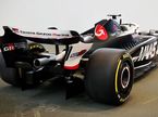 Логотипы Toyota на машине Haas