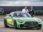 Льюис Хэмилтон на презентации новой модели Mercedes