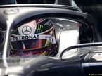 Льюис Хэмилтон в кокпите Mercedes W10