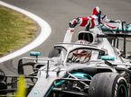 Льюис Хэмилтон за рулём Mercedes после финиша Гран При Великобритании