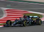 Льюис Хэмилтон за рулём Mercedes W11 на тестах в Барселоне